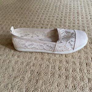 Never been worn cream flats